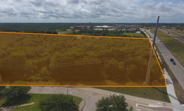 ± 15.75 Acres on Hwy 6 | N Earl Rudder Freeway | Bryan, TX: N Earl Rudder Freeway, Bryan, TX 77808